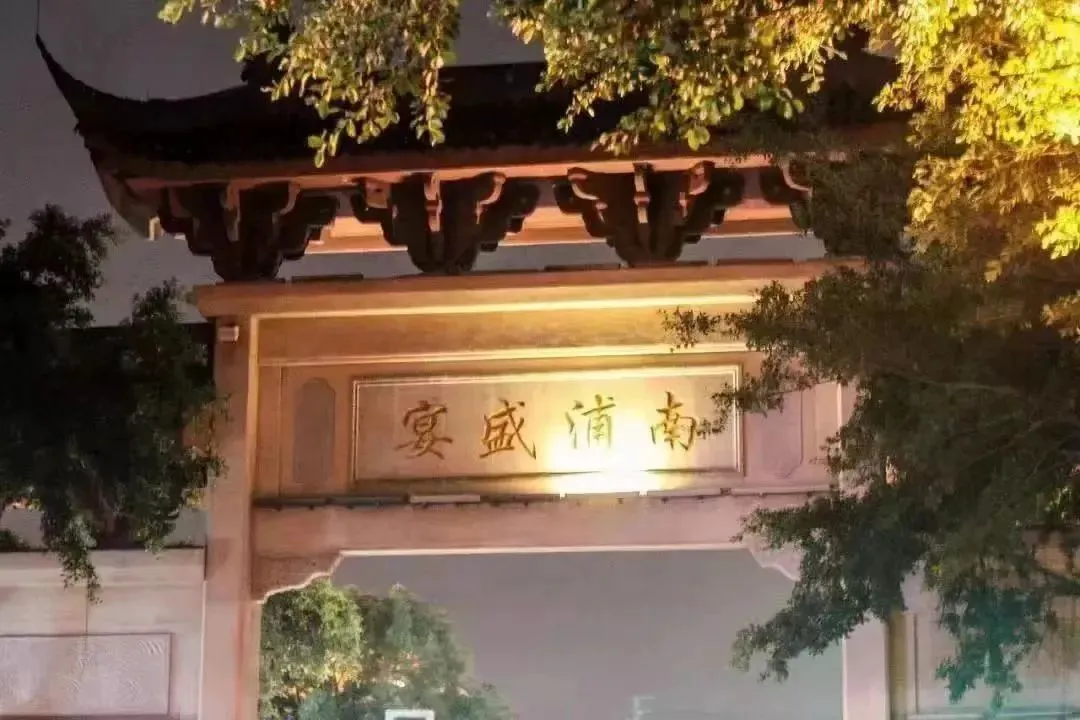 如何利用篮球青训营提升个人技术和团队协作?_1